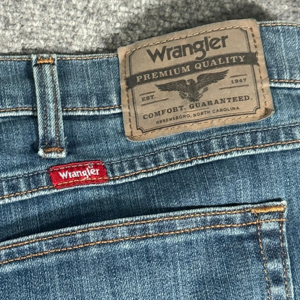 Wrangler Premium‎ Quality Mens Blue Straight Leg Jeans 48x30 Medium Wash